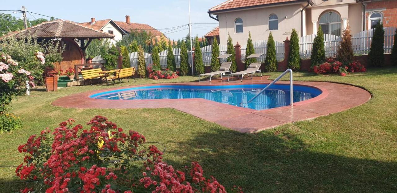 Guest House Rose Смедеревска-Паланка Экстерьер фото