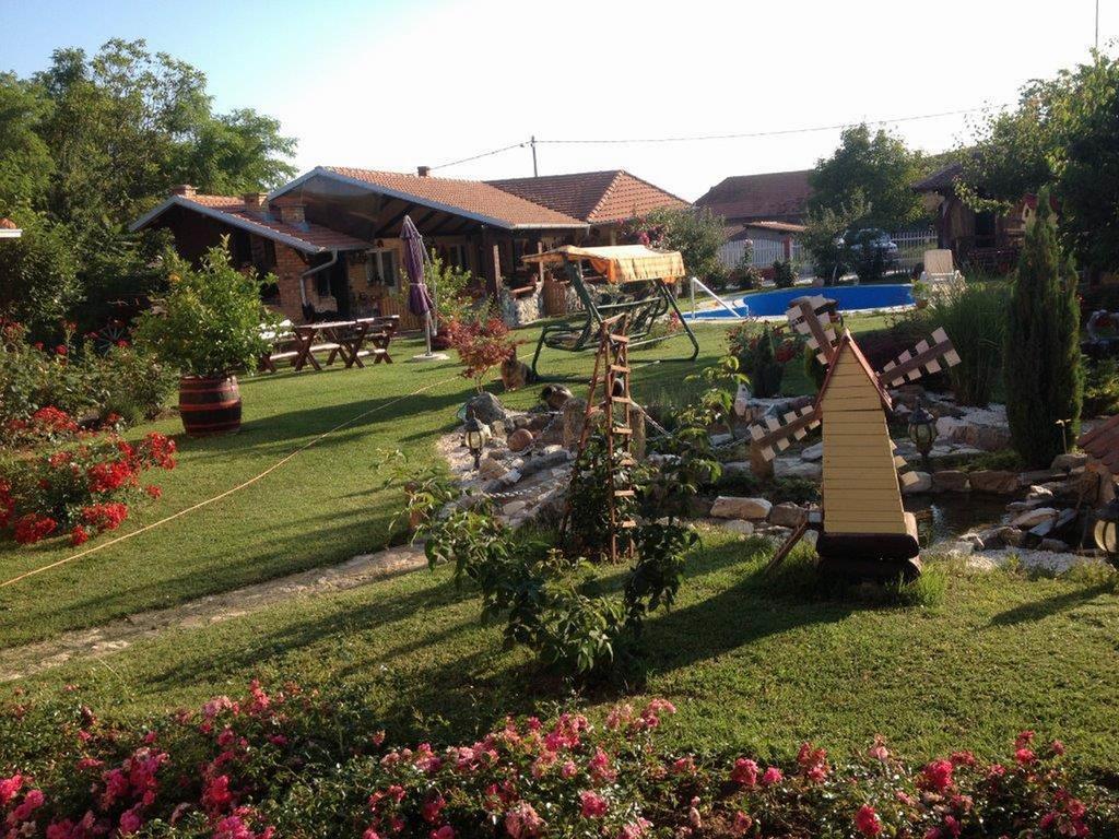 Guest House Rose Смедеревска-Паланка Экстерьер фото