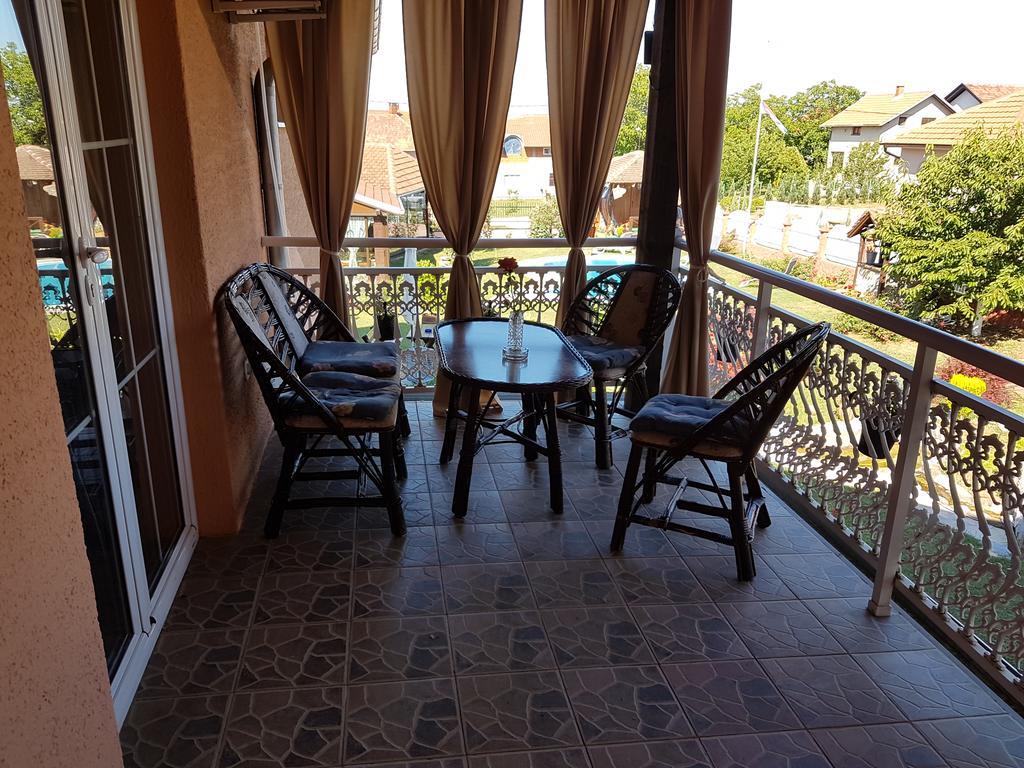 Guest House Rose Смедеревска-Паланка Экстерьер фото