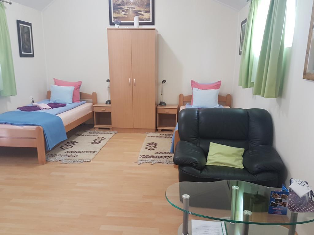 Guest House Rose Смедеревска-Паланка Экстерьер фото