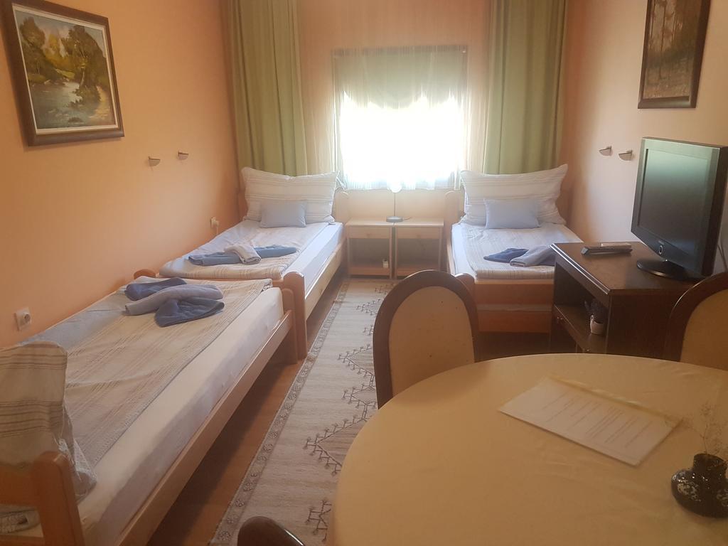Guest House Rose Смедеревска-Паланка Экстерьер фото