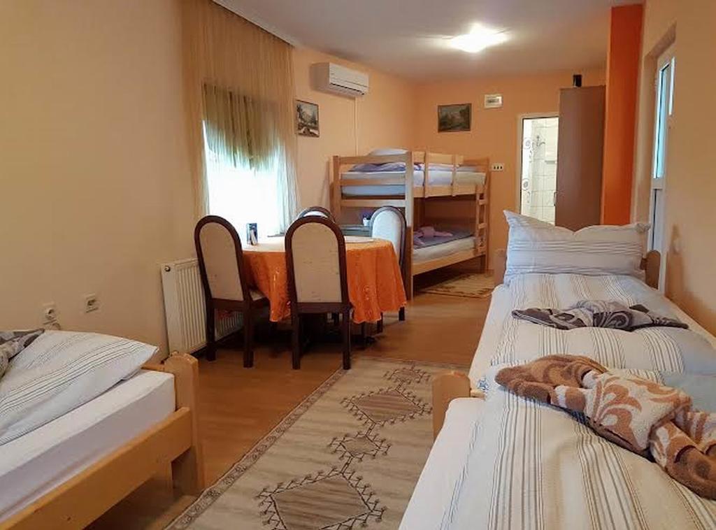 Guest House Rose Смедеревска-Паланка Экстерьер фото